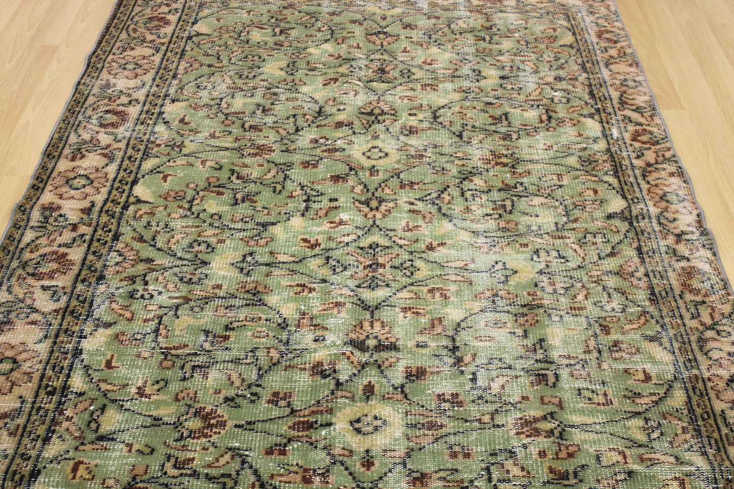 Hand-Knotted Vintage Turkish Rug (5'1" x 8'3")