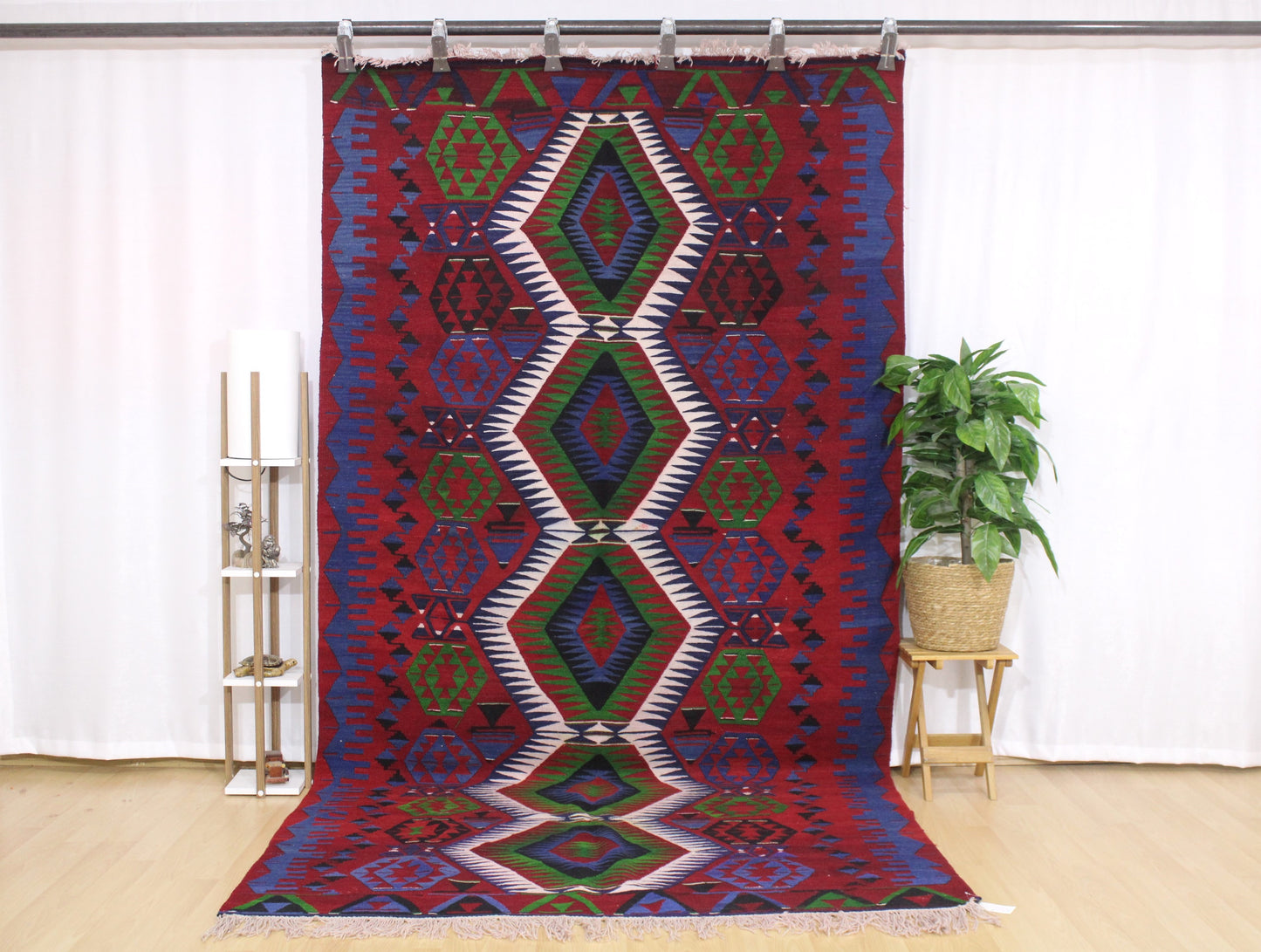 Handwoven Turkish Vintage Kilim (5'7" x 11'2")