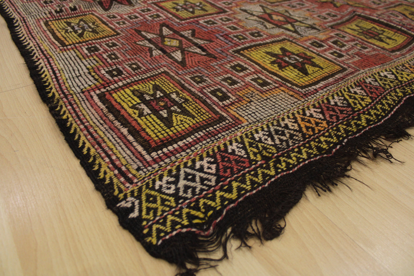 Handwoven Turkish Vintage Kilim (5'3" x 9'3")