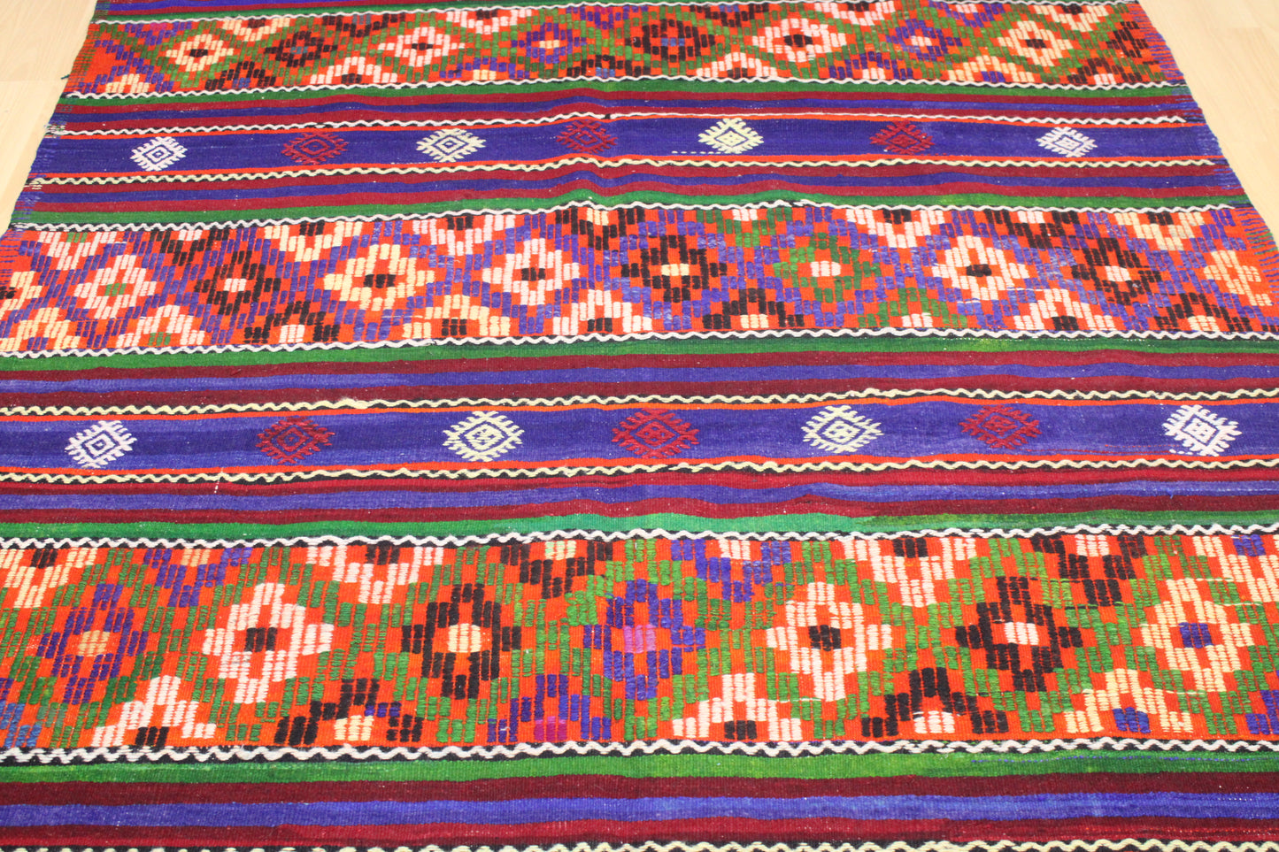 Handwoven Turkish Vintage Kilim (5'7" x 10'10")