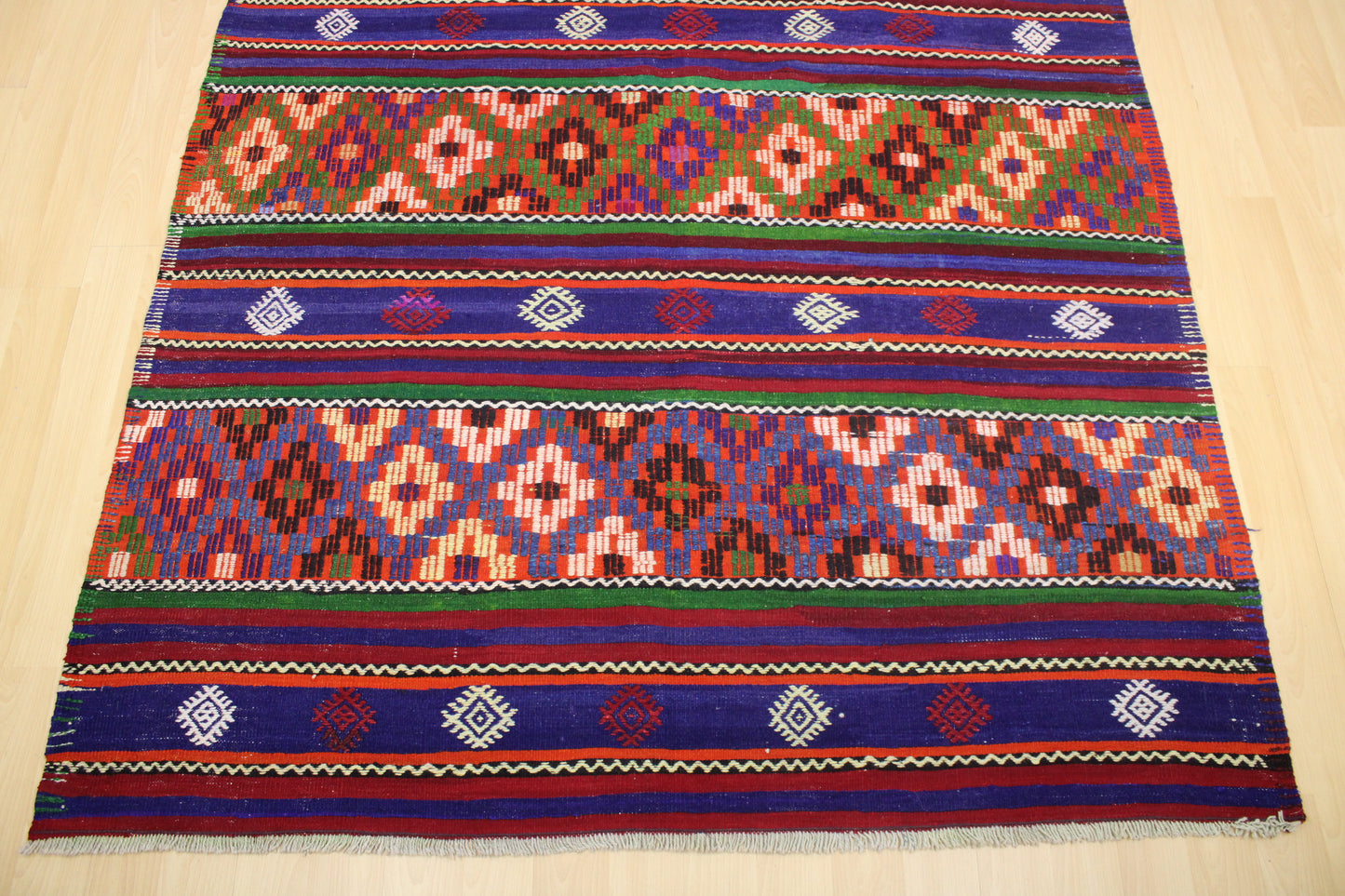 Handwoven Turkish Vintage Kilim (5'7" x 10'10")