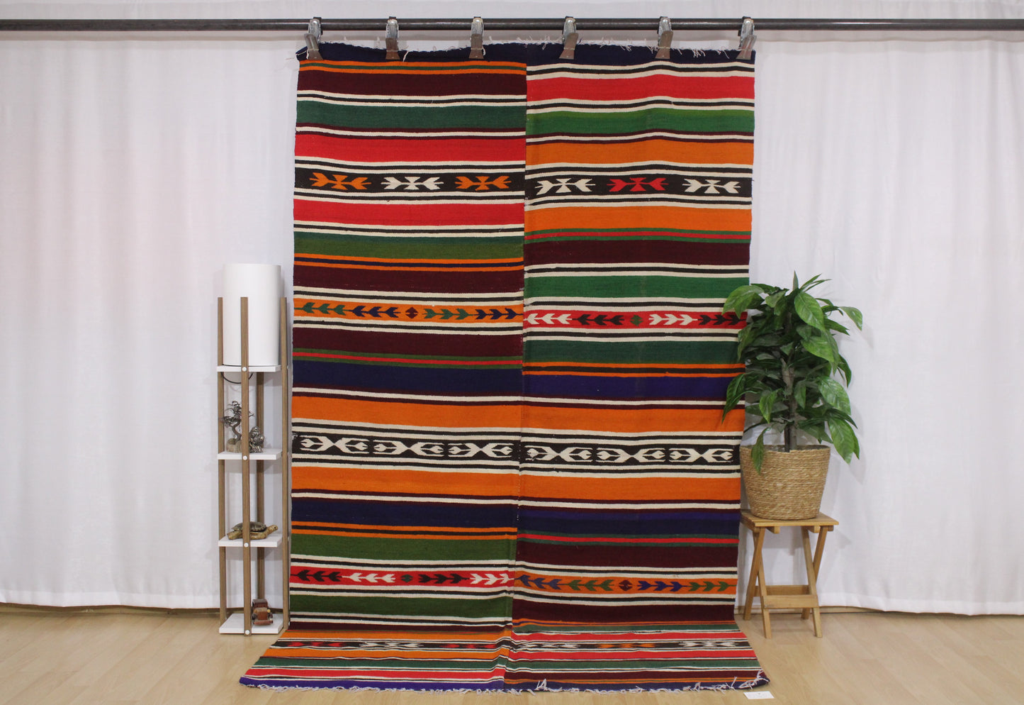 Handwoven Turkish Vintage Kilim (5'5" x 9'9")