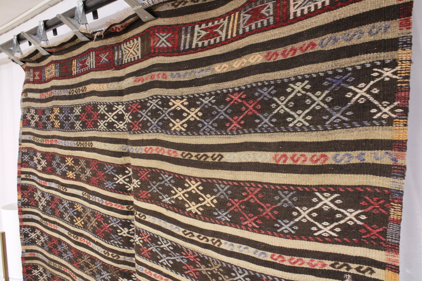 Handwoven Turkish Vintage Kilim (5'8" x 8'11")