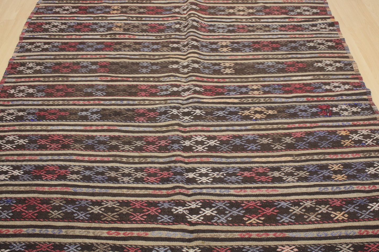 Handwoven Turkish Vintage Kilim (5'8" x 8'11")