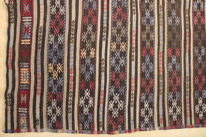 Handwoven Turkish Vintage Kilim (5'8" x 8'11")