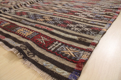 Handwoven Turkish Vintage Kilim (5'8" x 8'11")