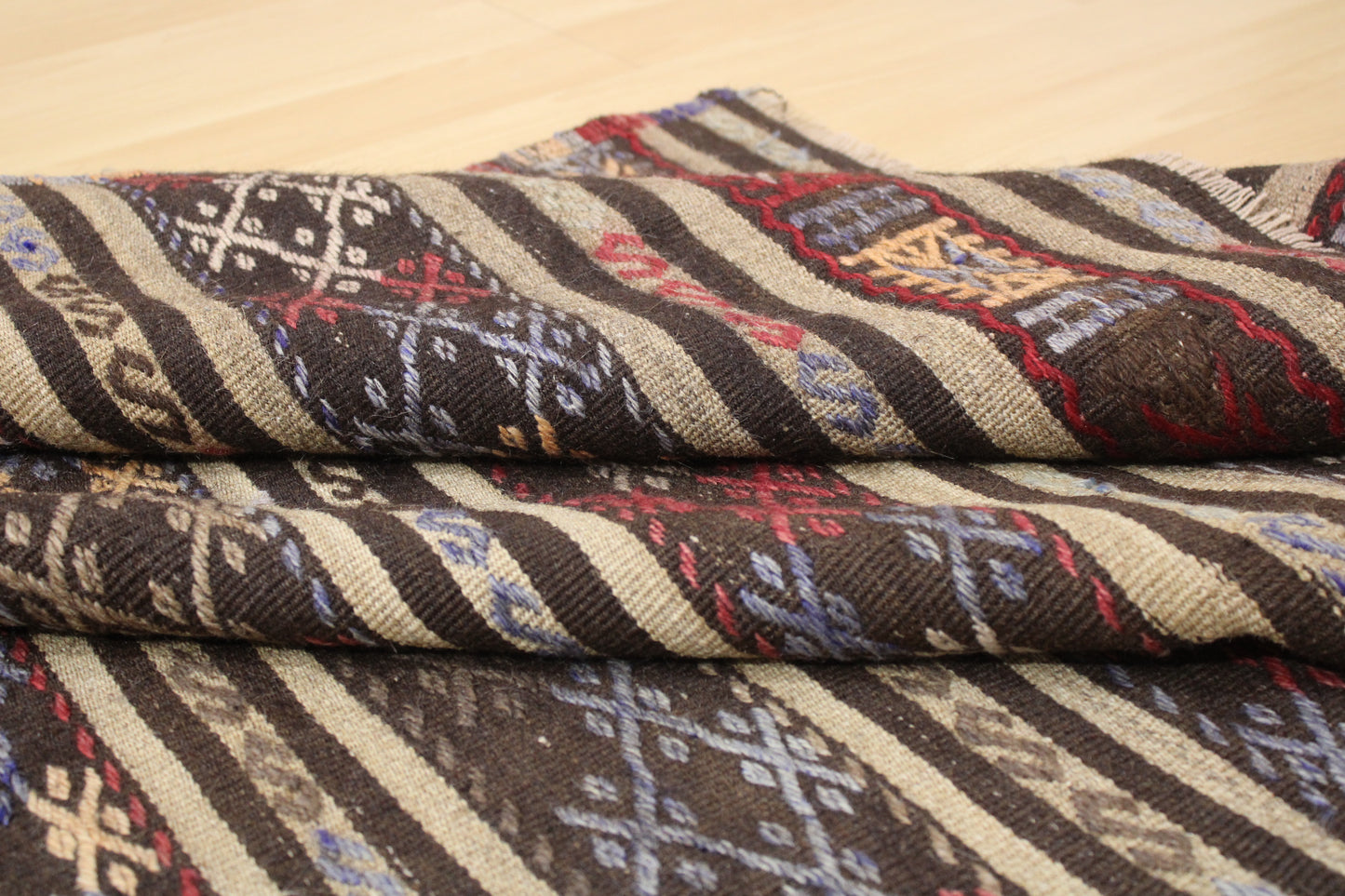 Handwoven Turkish Vintage Kilim (5'8" x 8'11")