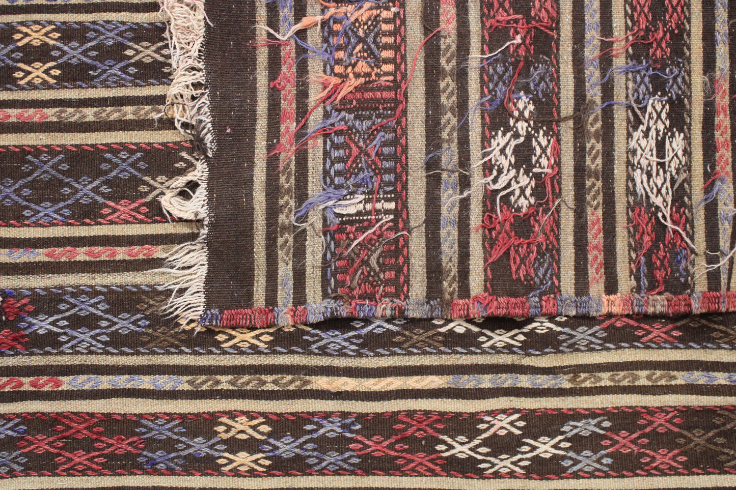 Handwoven Turkish Vintage Kilim (5'8" x 8'11")