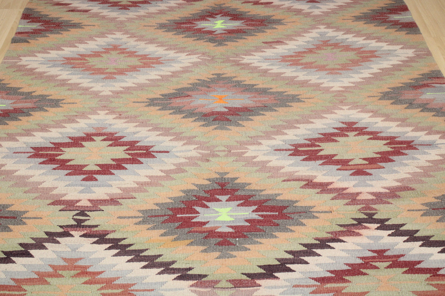 Handwoven Turkish Vintage Kilim (5'4" x 8'11")