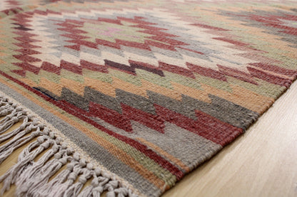 Handwoven Turkish Vintage Kilim (5'4" x 8'11")