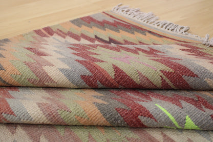 Handwoven Turkish Vintage Kilim (5'4" x 8'11")