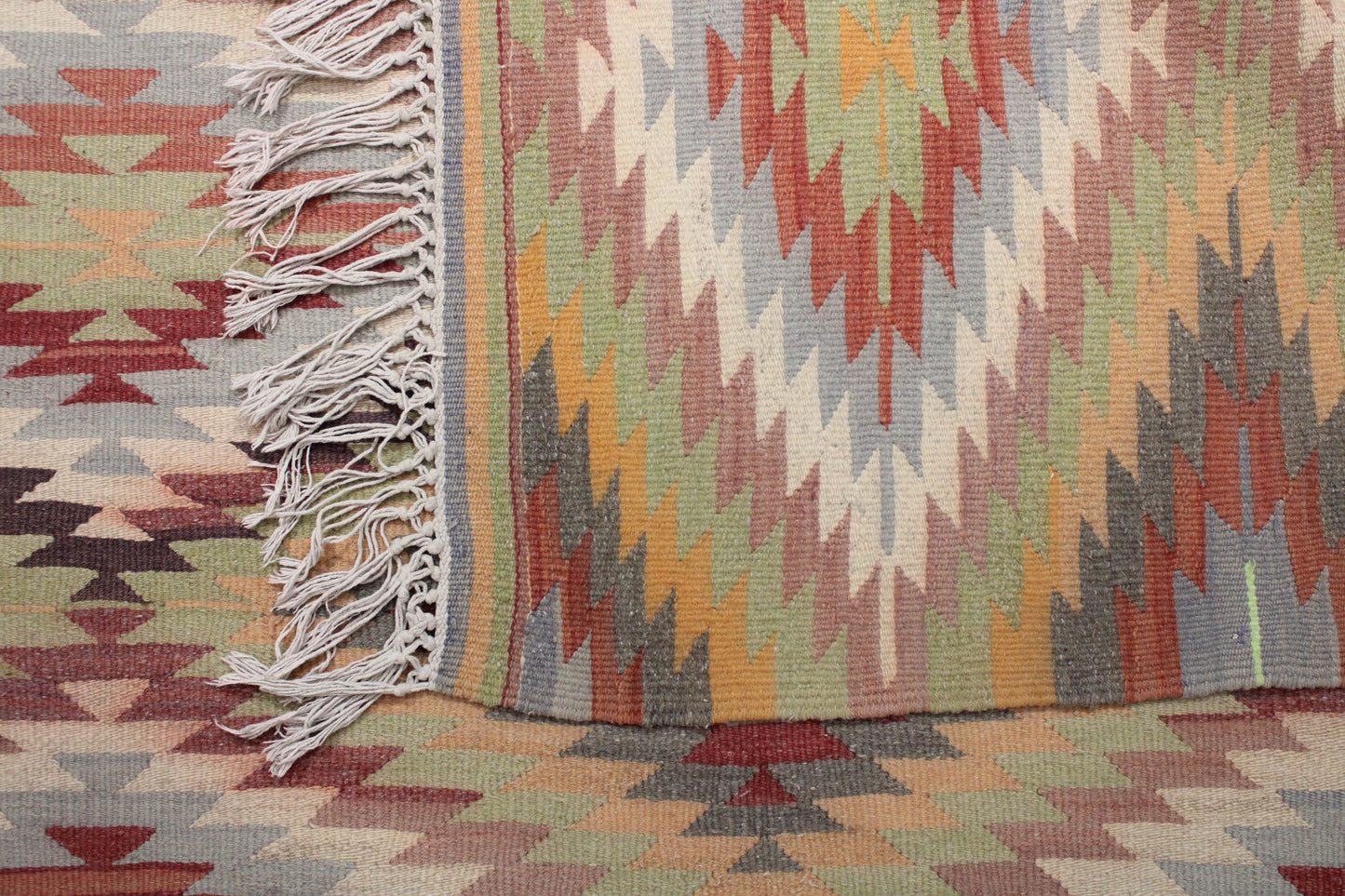 Handwoven Turkish Vintage Kilim (5'4" x 8'11")