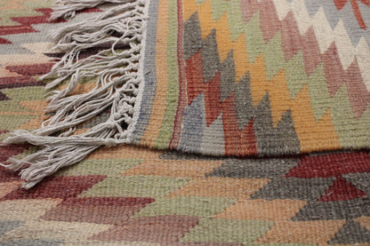 Handwoven Turkish Vintage Kilim (5'4" x 8'11")