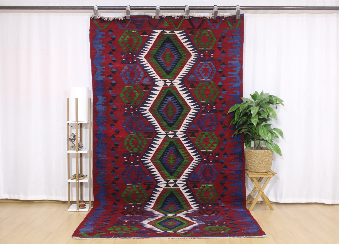 Handwoven Turkish Vintage Kilim (5'6" x 10'6")