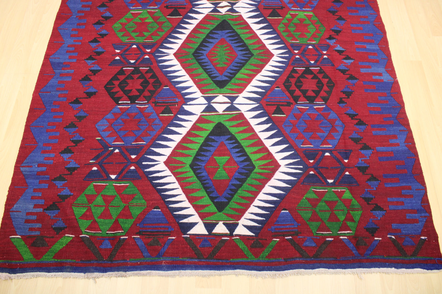 Handwoven Turkish Vintage Kilim (5'6" x 10'6")