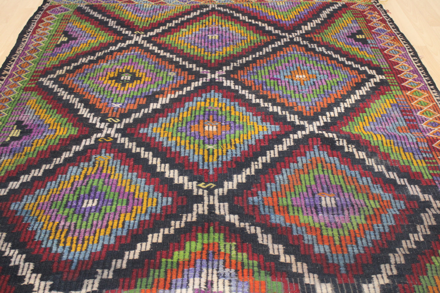 Handwoven Turkish Vintage Kilim (6'5" x 10'0")