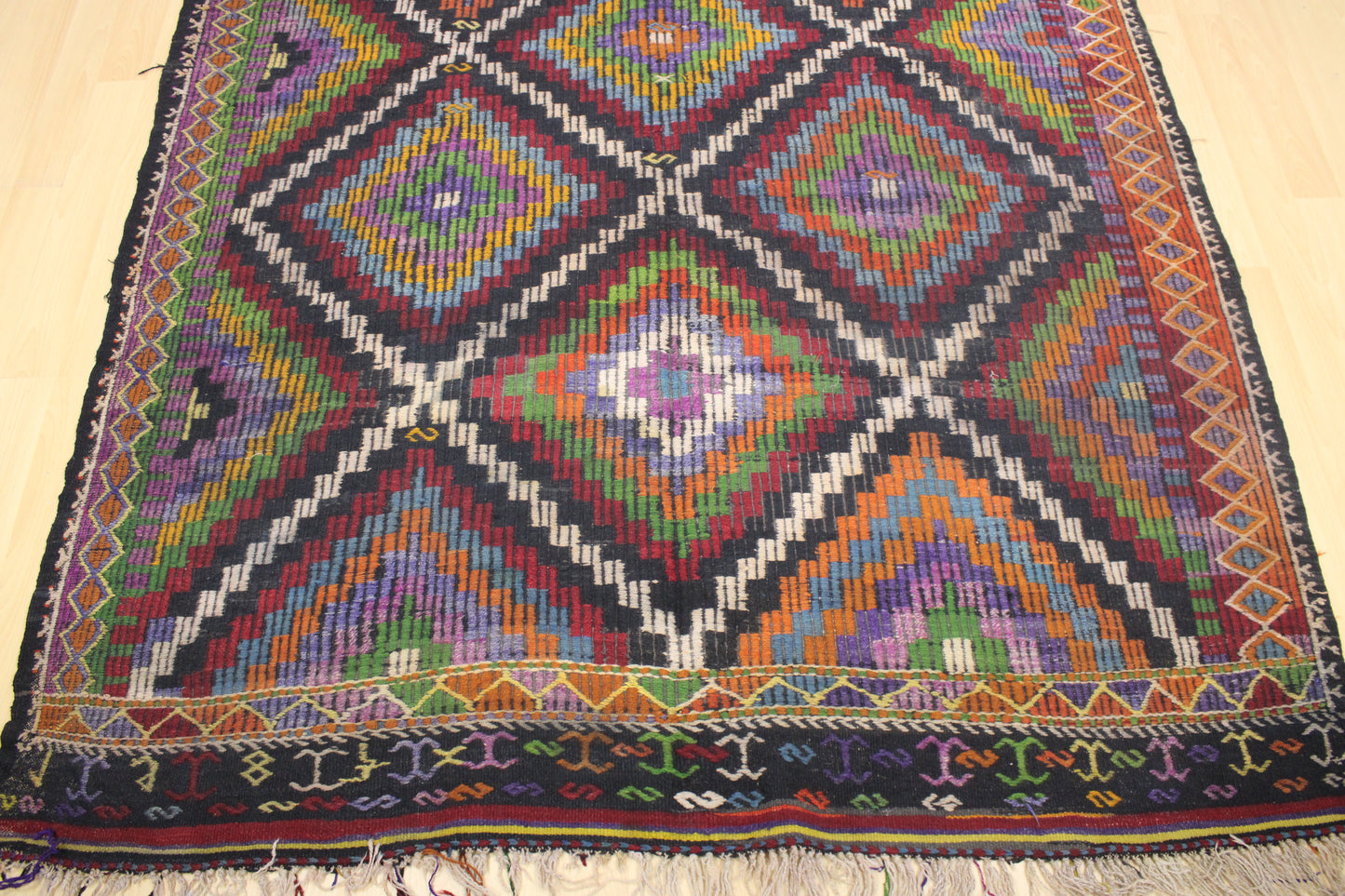 Handwoven Turkish Vintage Kilim (6'5" x 10'0")