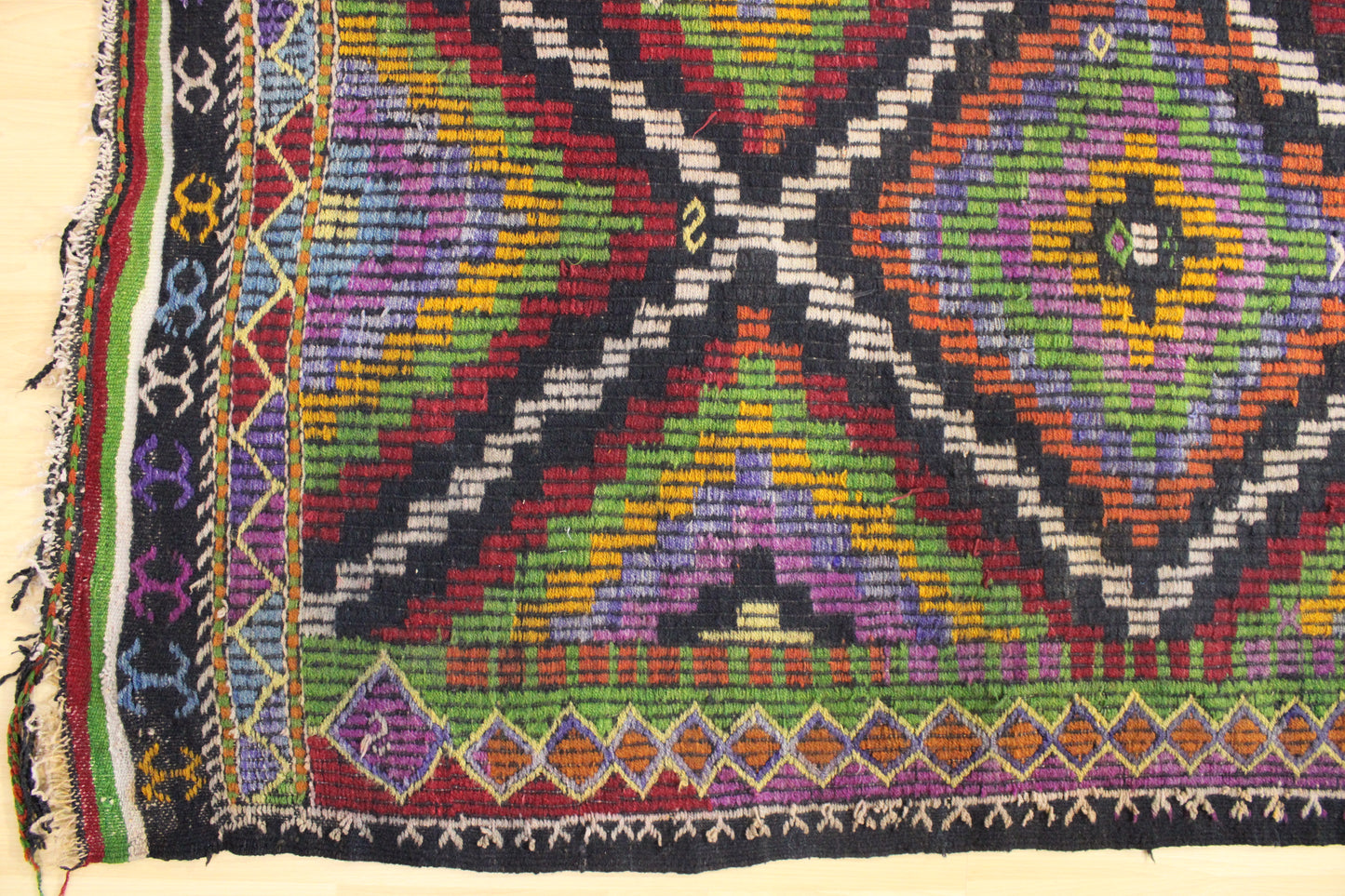 Handwoven Turkish Vintage Kilim (6'5" x 10'0")