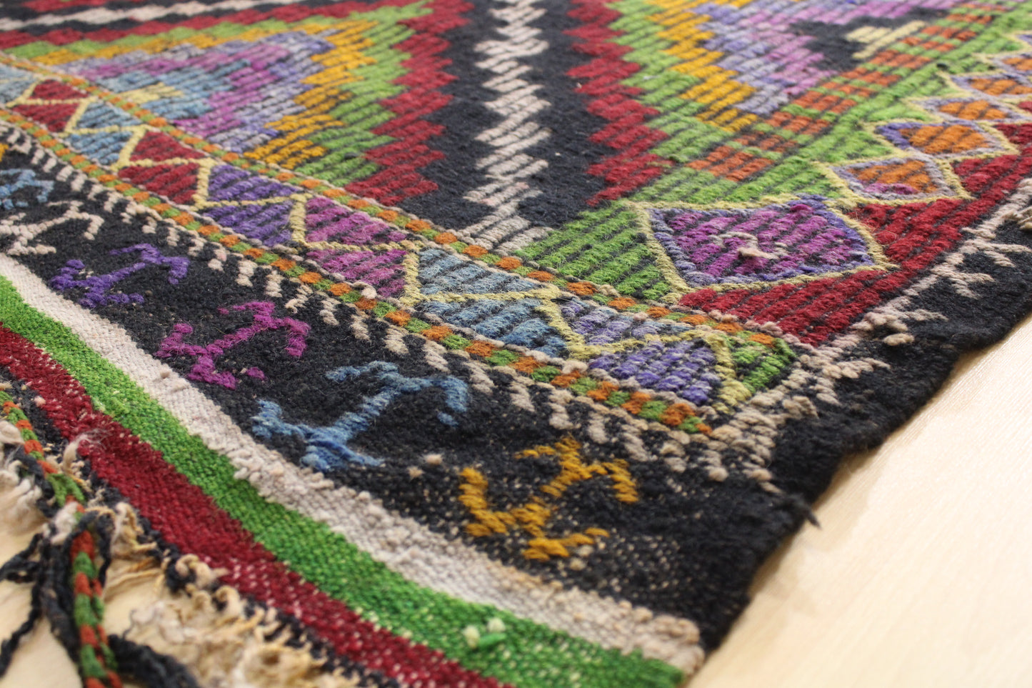 Handwoven Turkish Vintage Kilim (6'5" x 10'0")