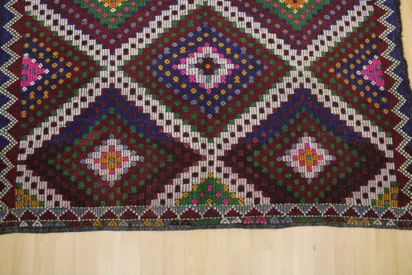 Handwoven Turkish Vintage Kilim (6'8" x 10'0")