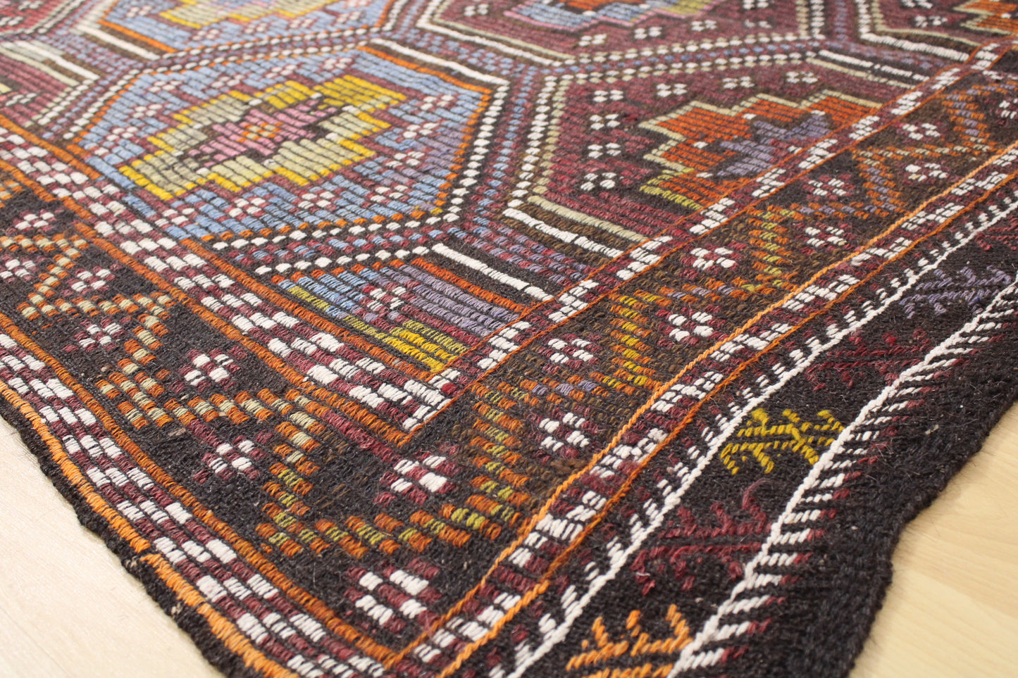 Handwoven Turkish Vintage Kilim (5'0" x 9'3")