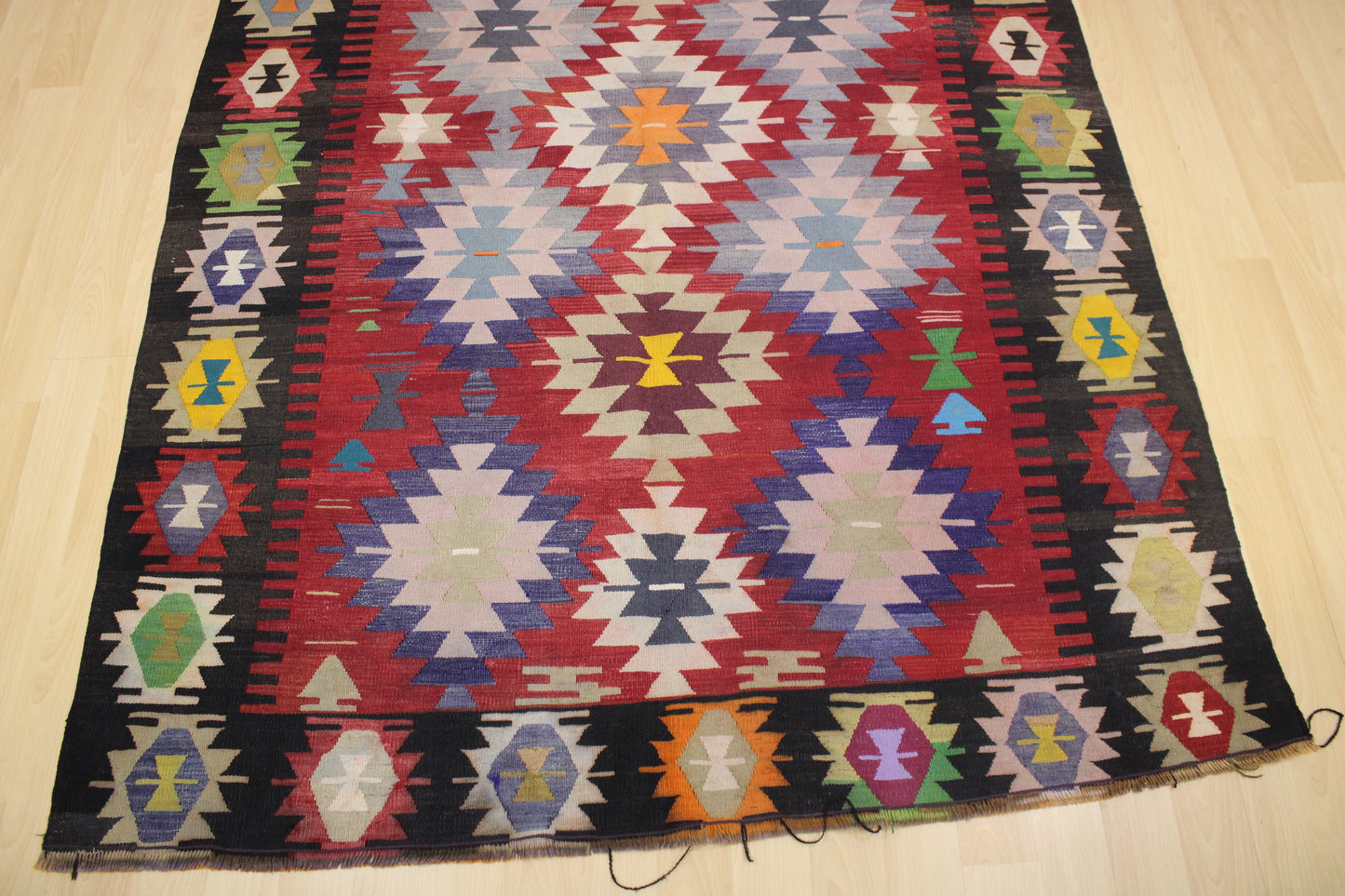 Handwoven Turkish Vintage Kilim (5'5" x 7'12")