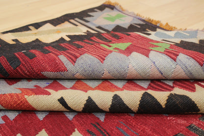 Handwoven Turkish Vintage Kilim (5'5" x 7'12")