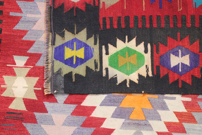 Handwoven Turkish Vintage Kilim (5'5" x 7'12")