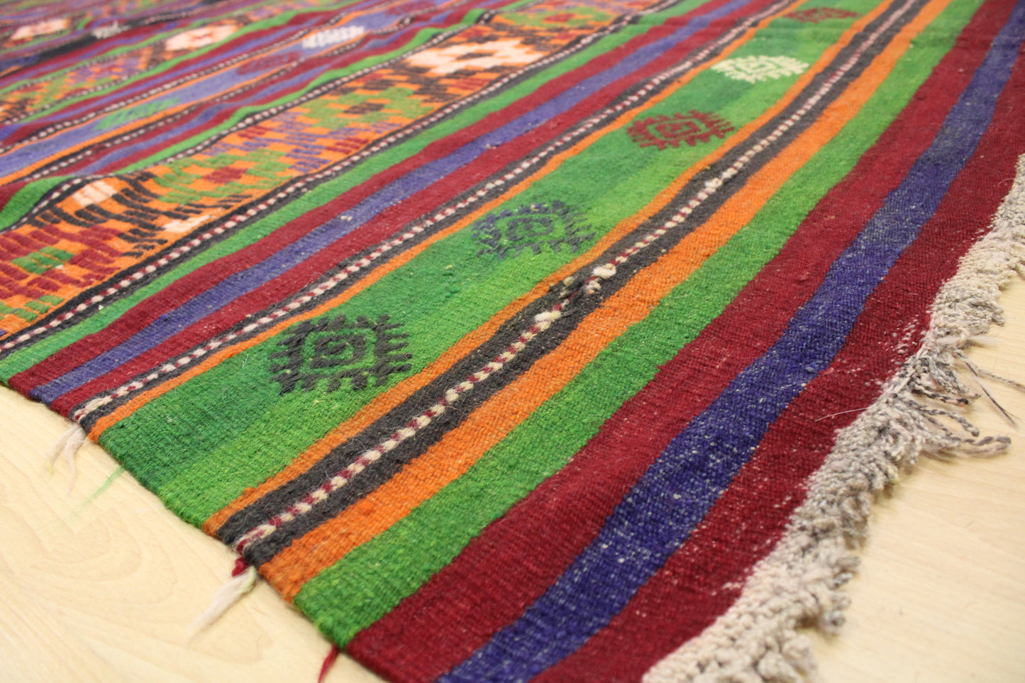 Handwoven Turkish Vintage Kilim (5'4" x 10'8")