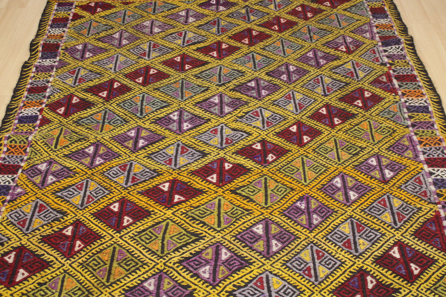 Handwoven Turkish Vintage Kilim (5'4" x 6'11")