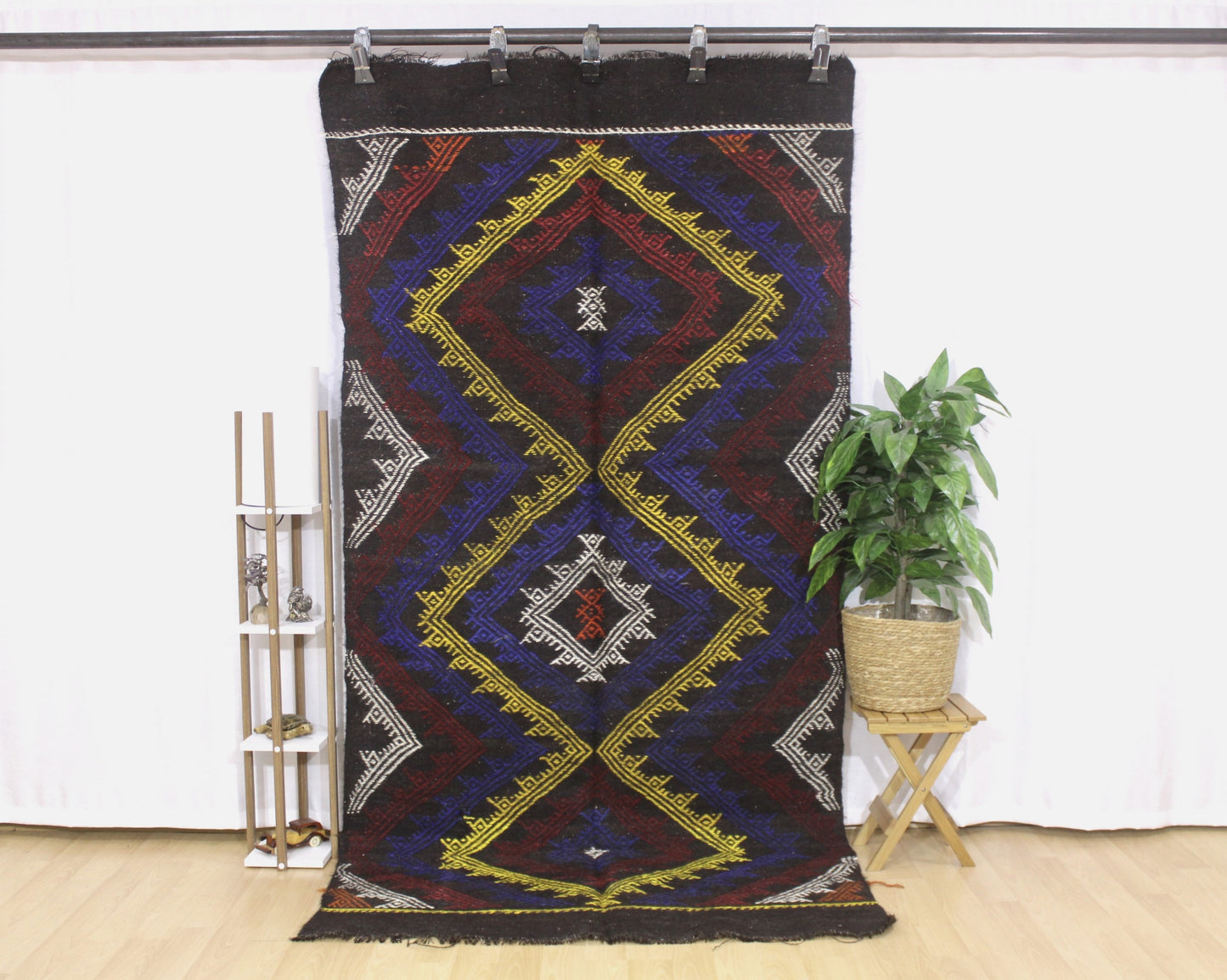 Handwoven Turkish Vintage Kilim (4'6" x 8'11")