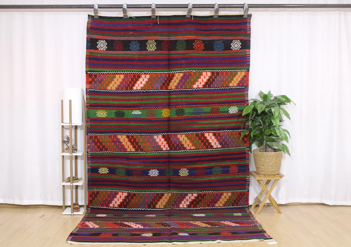 Handwoven Turkish Vintage Kilim (5'9" x 10'8")