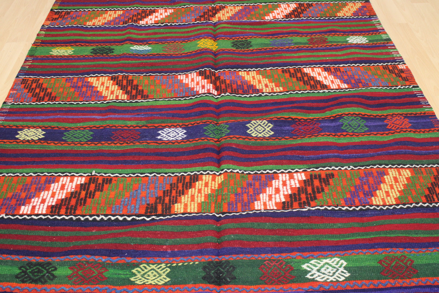 Handwoven Turkish Vintage Kilim (5'9" x 10'8")