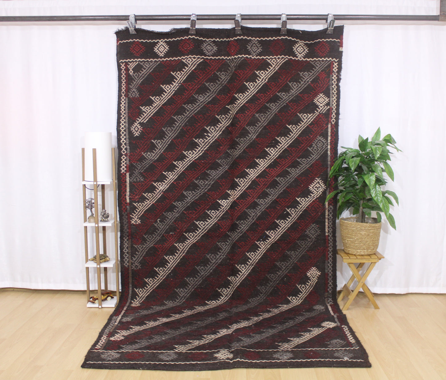 Handwoven Turkish Vintage Kilim (5'6" x 10'11")