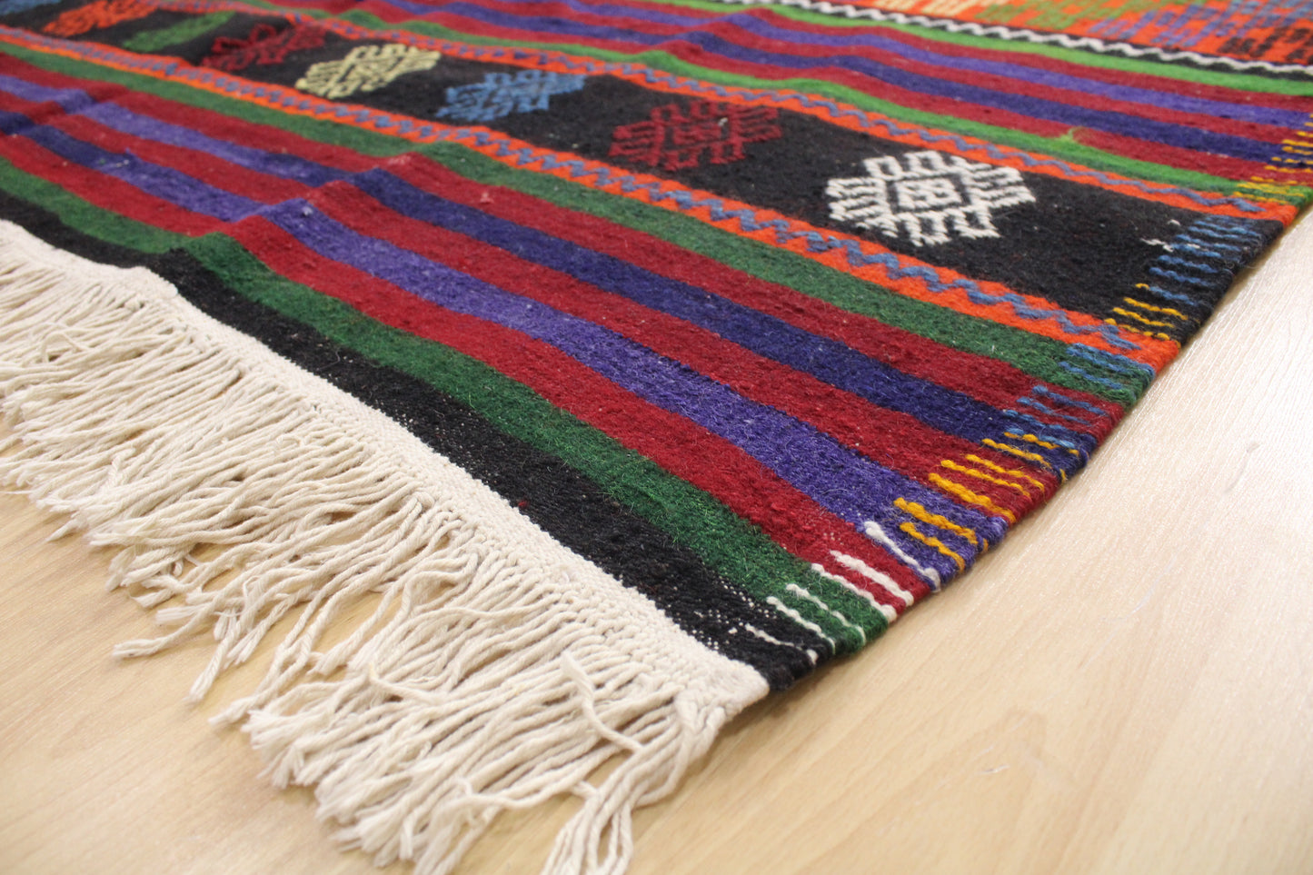 Handwoven Turkish Vintage Kilim (5'9" x 10'8")