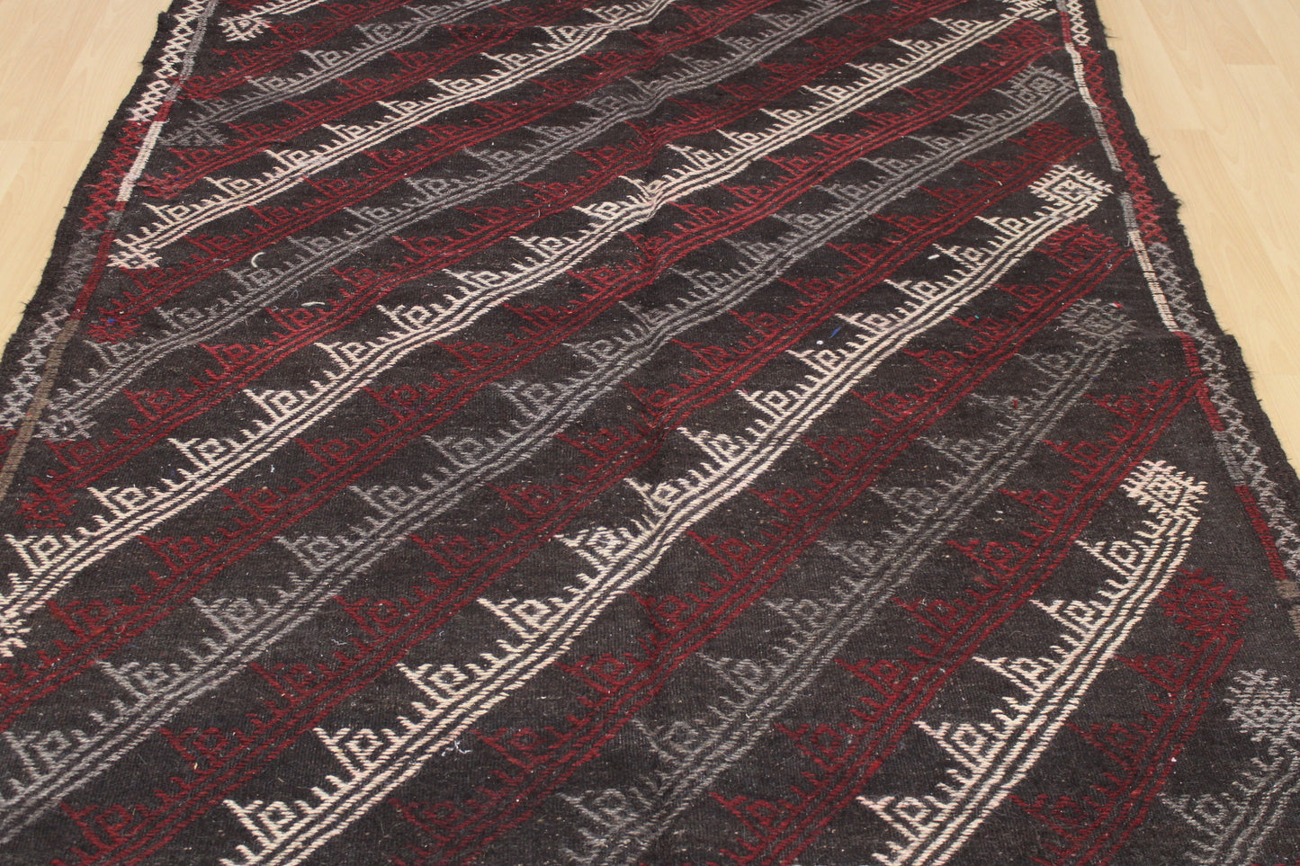 Handwoven Turkish Vintage Kilim (5'6" x 10'11")