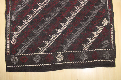 Handwoven Turkish Vintage Kilim (5'6" x 10'11")