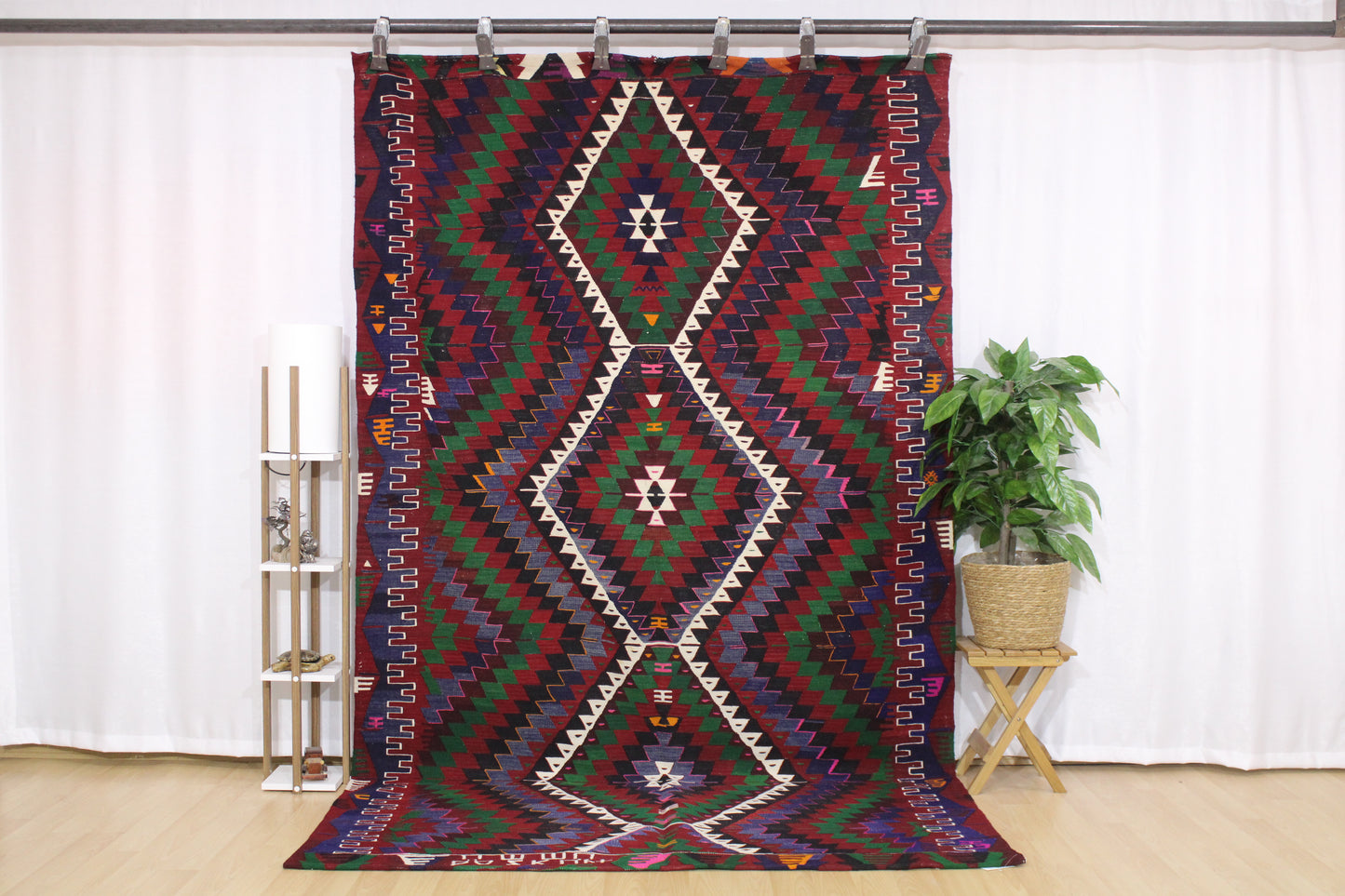 Handwoven Turkish Vintage Kilim (5'10" x 9'8")