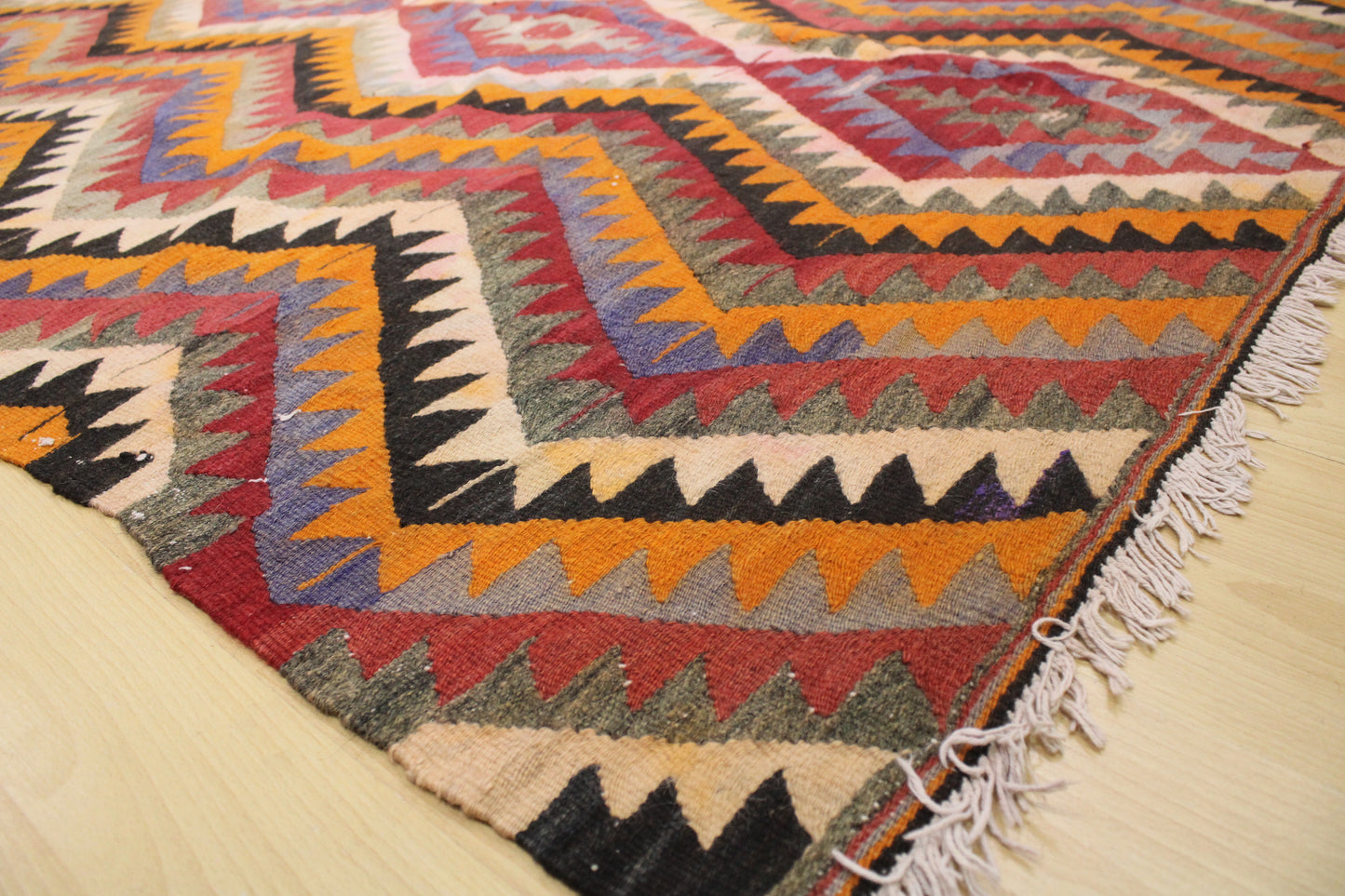 Handwoven Turkish Vintage Kilim (4'11" x 9'6")