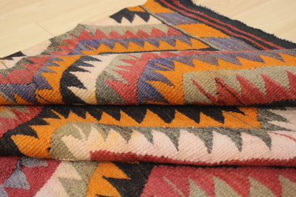 Handwoven Turkish Vintage Kilim (4'11" x 9'6")