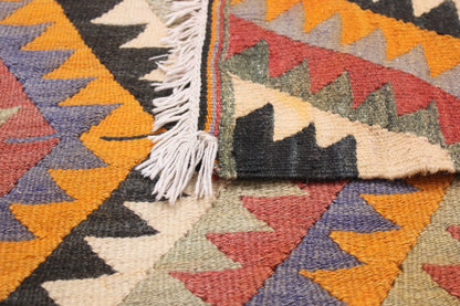 Handwoven Turkish Vintage Kilim (4'11" x 9'6")