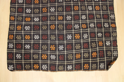 Handwoven Turkish Vintage Kilim (5'2" x 8'6")