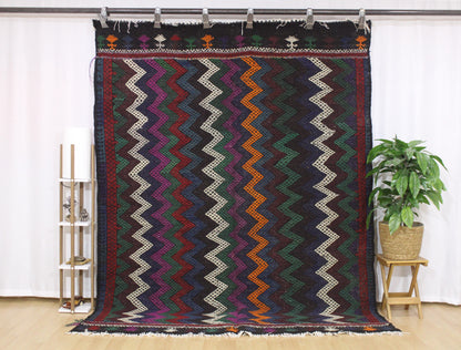 Handwoven Turkish Vintage Kilim (6'10" x 8'12")