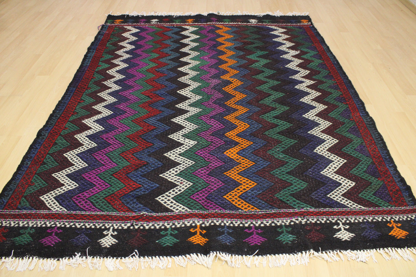 Handwoven Turkish Vintage Kilim (6'10" x 8'12")