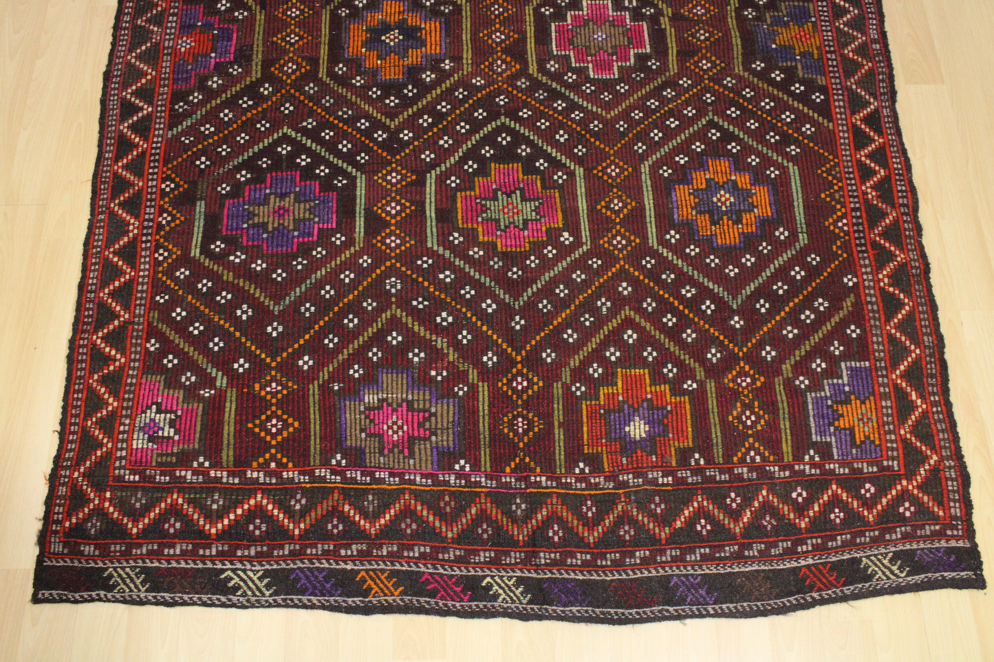 Handwoven Turkish Vintage Kilim (5'9" x 8'2")