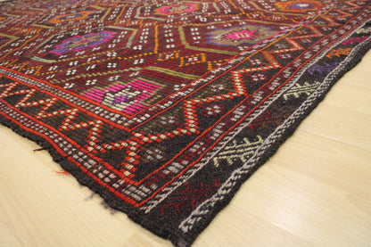 Handwoven Turkish Vintage Kilim (5'9" x 8'2")