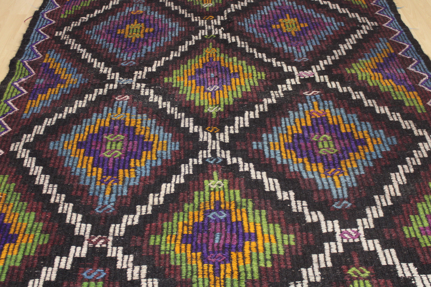 Handwoven Turkish Vintage Kilim (6'7" x 10'5")