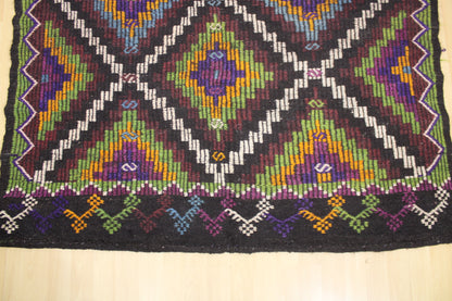 Handwoven Turkish Vintage Kilim (6'7" x 10'5")