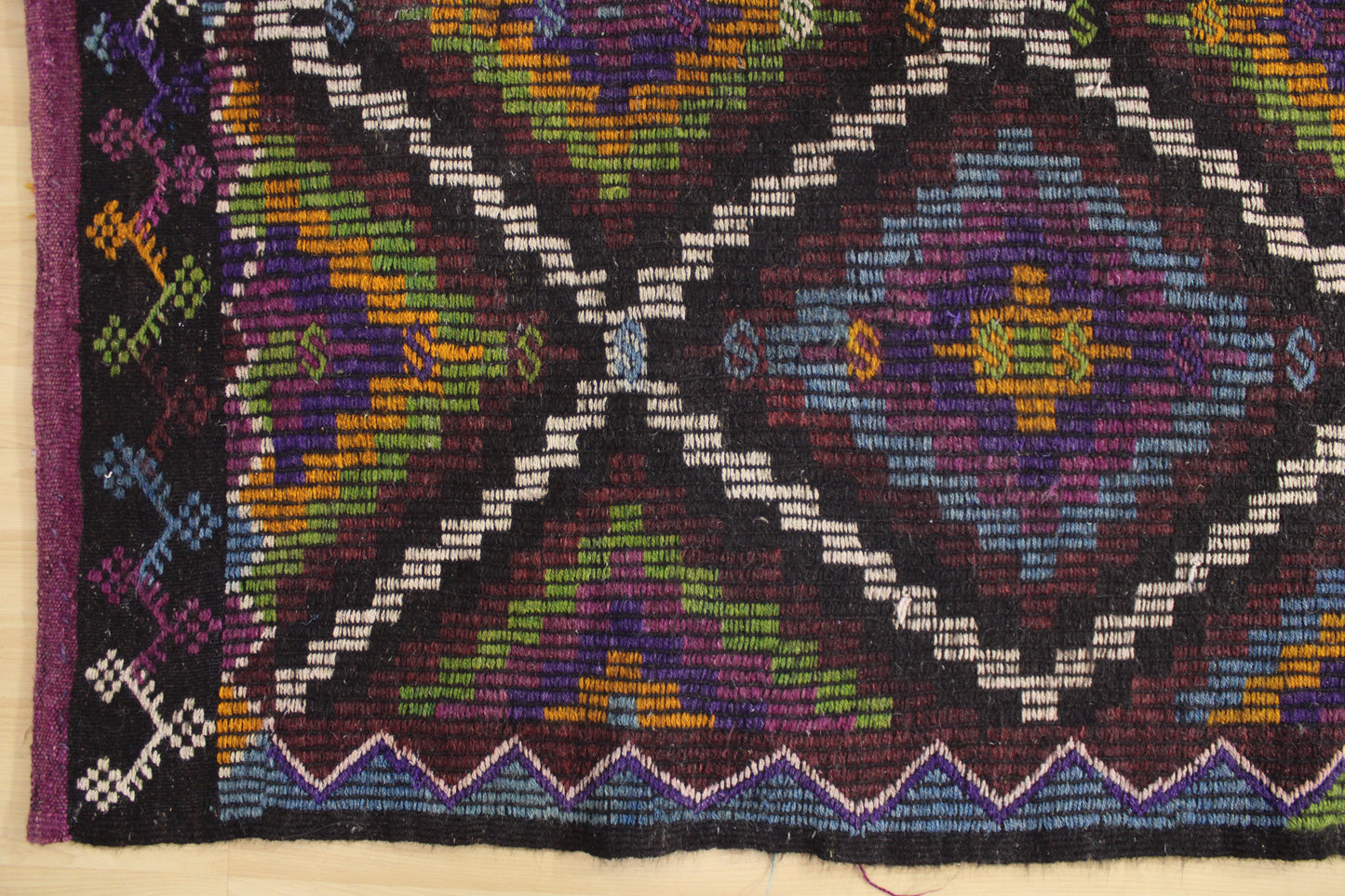 Handwoven Turkish Vintage Kilim (6'7" x 10'5")