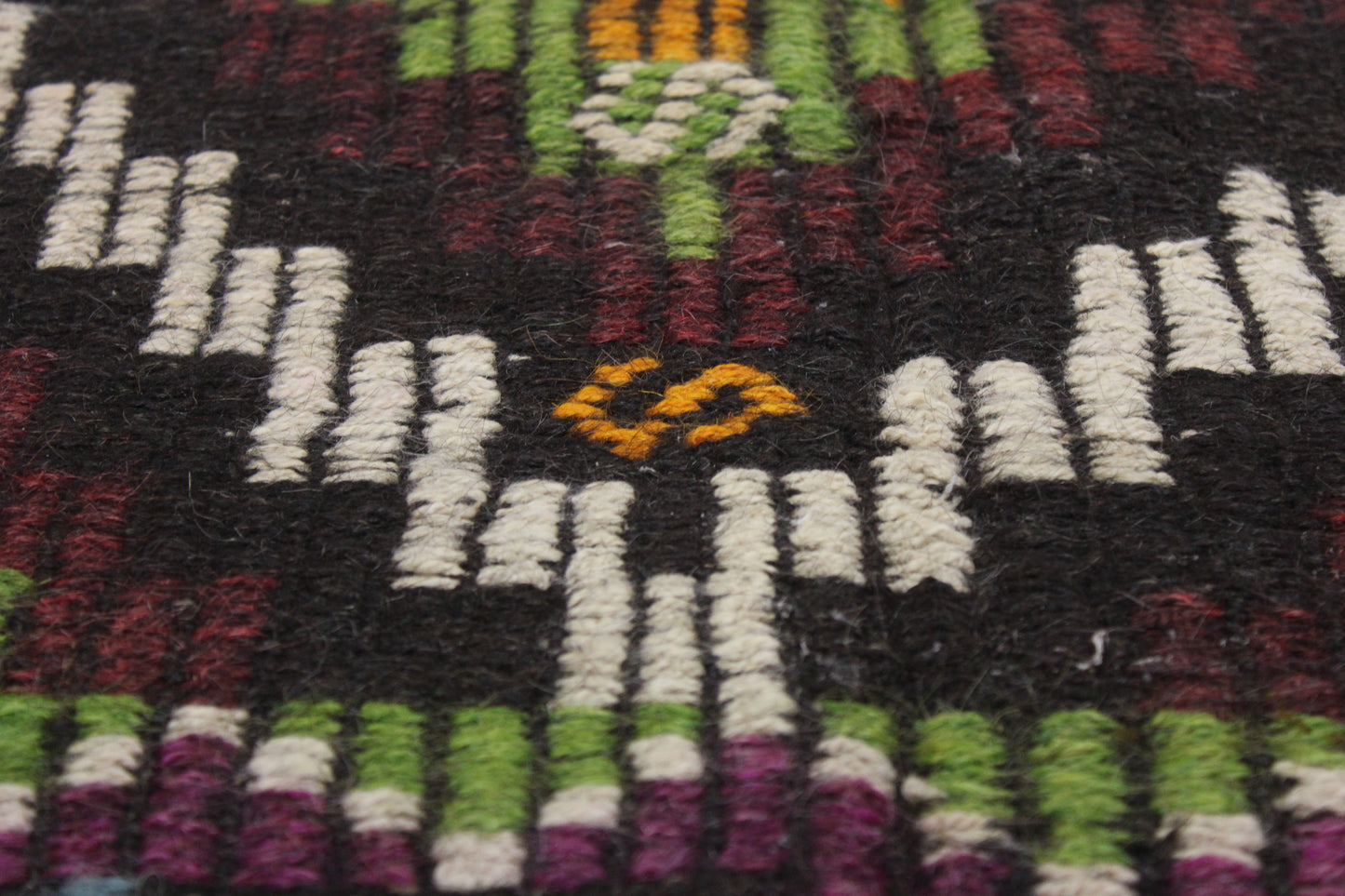 Handwoven Turkish Vintage Kilim (6'7" x 10'5")